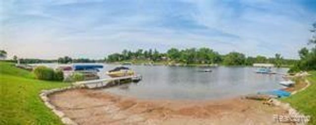 10418 KING Road, Springfield Twp, MI 48350