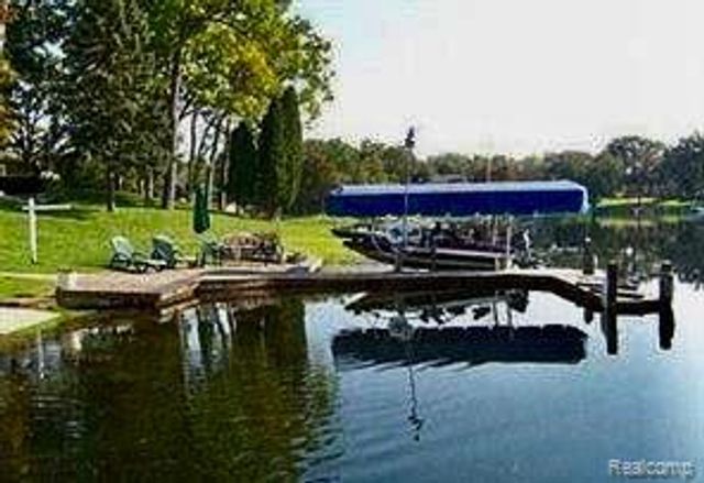 10418 KING Road, Springfield Twp, MI 48350