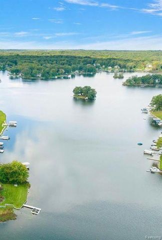 10418 KING Road, Springfield Twp, MI 48350