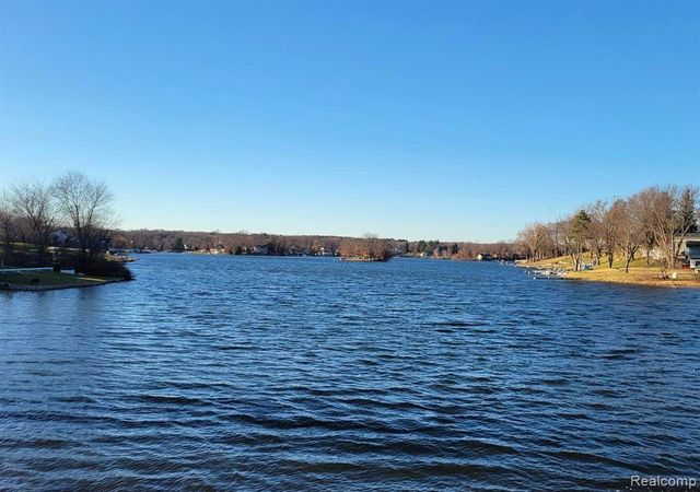 10418 KING Road, Springfield Twp, MI 48350