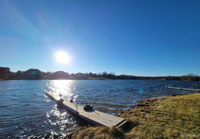 10418 KING Road, Springfield Twp, MI 48350