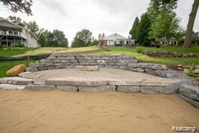 10418 KING Road, Springfield Twp, MI 48350