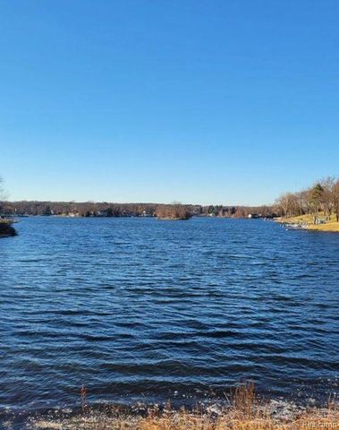 10418 KING Road, Springfield Twp, MI 48350