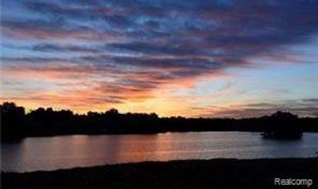 10418 KING Road, Springfield Twp, MI 48350