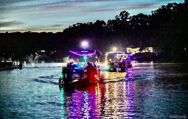 10418 KING Road, Springfield Twp, MI 48350