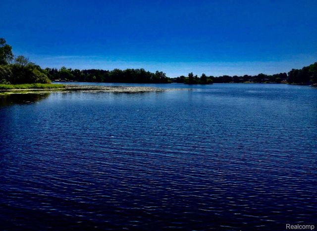 10418 KING Road, Springfield Twp, MI 48350