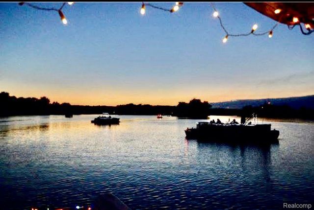 10418 KING Road, Springfield Twp, MI 48350