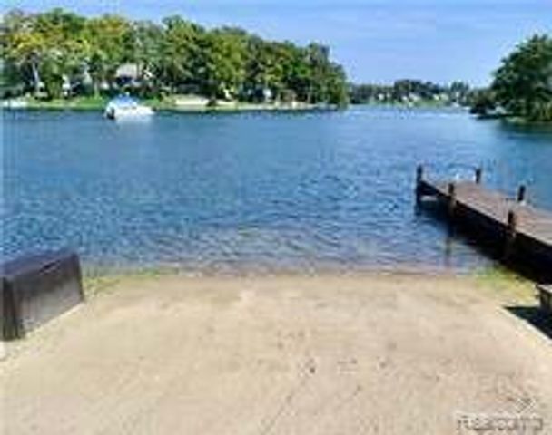 10418 KING Road, Springfield Twp, MI 48350