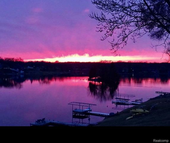 10418 KING Road, Springfield Twp, MI 48350