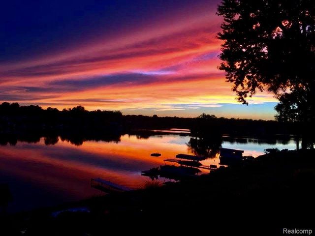 10418 KING Road, Springfield Twp, MI 48350