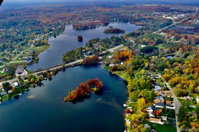 10418 KING Road, Springfield Twp, MI 48350