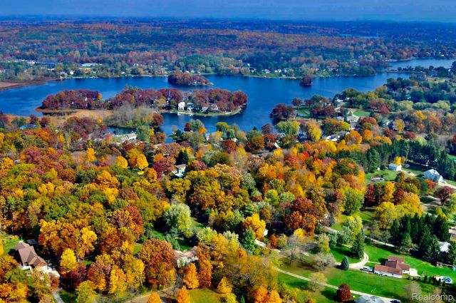 10418 KING Road, Springfield Twp, MI 48350