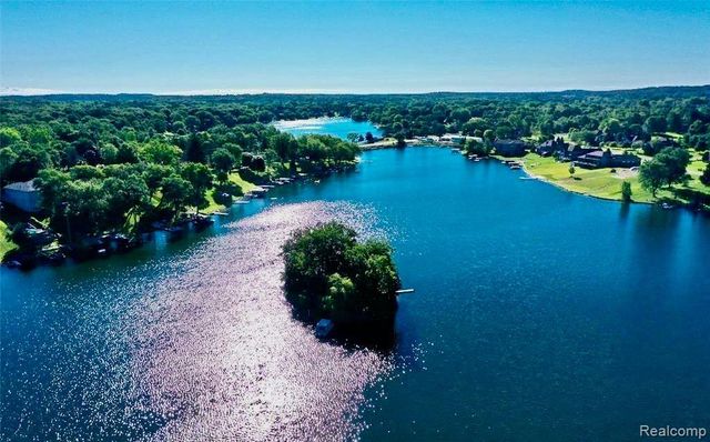 10418 KING Road, Springfield Twp, MI 48350