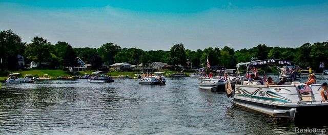 10418 KING Road, Springfield Twp, MI 48350