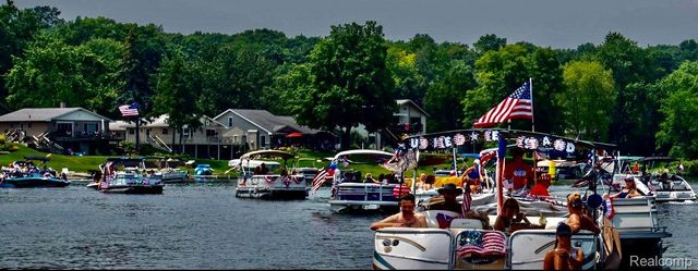 10418 KING Road, Springfield Twp, MI 48350