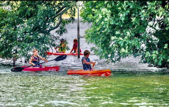 10418 KING Road, Springfield Twp, MI 48350