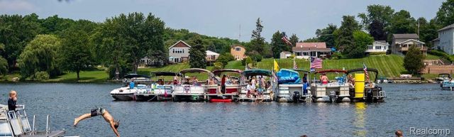 10418 KING Road, Springfield Twp, MI 48350