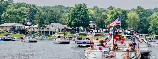 10418 KING Road, Springfield Twp, MI 48350