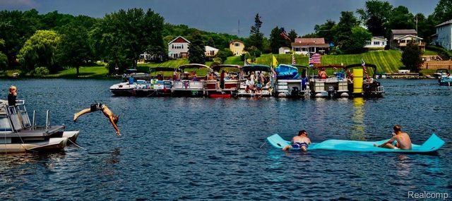 10418 KING Road, Springfield Twp, MI 48350