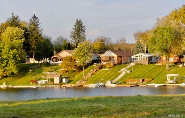 10418 KING Road, Springfield Twp, MI 48350