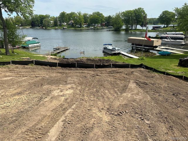 10418 KING Road, Springfield Twp, MI 48350