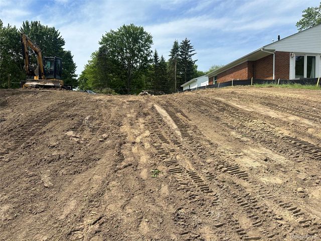 10418 KING Road, Springfield Twp, MI 48350