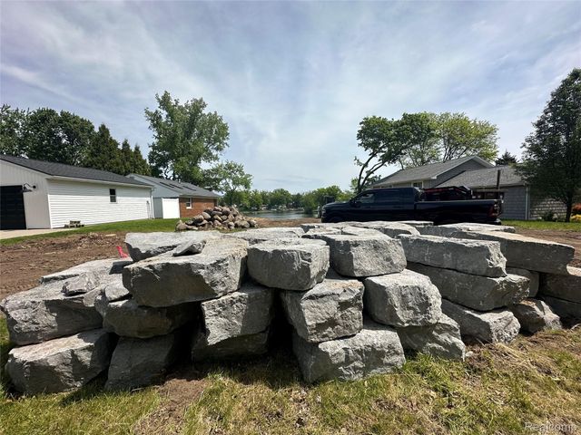 10418 KING Road, Springfield Twp, MI 48350