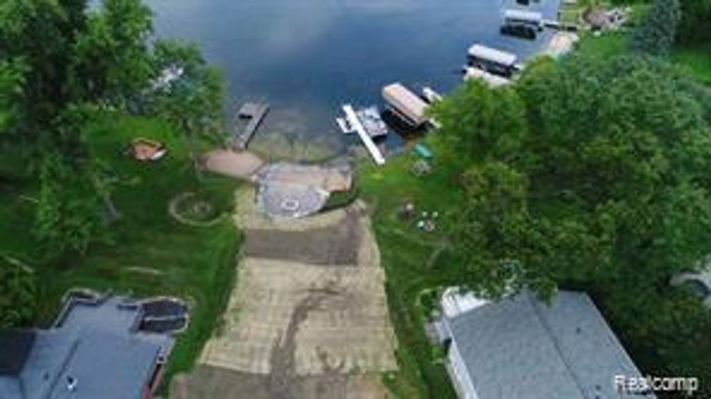 10418 KING Road, Springfield Twp, MI 48350