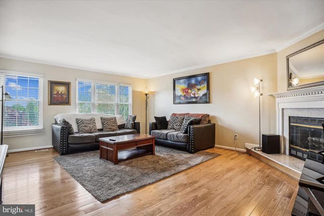 2816 BRIER POND CIR, Woodbridge, VA 22191