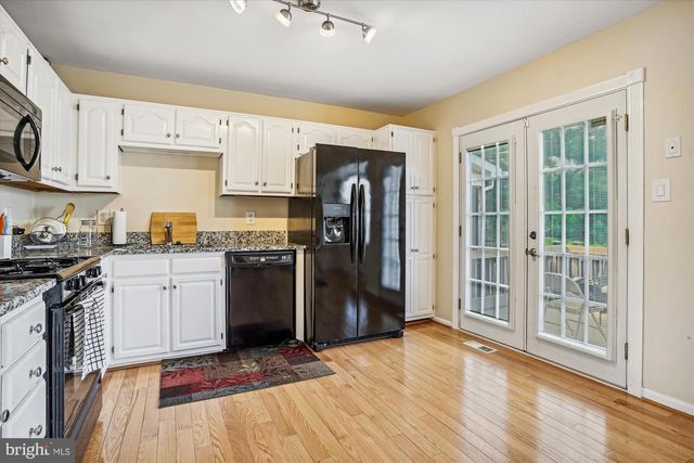 2816 BRIER POND CIR, Woodbridge, VA 22191