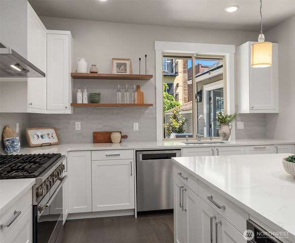 746 Broadway E, Seattle, WA 98102