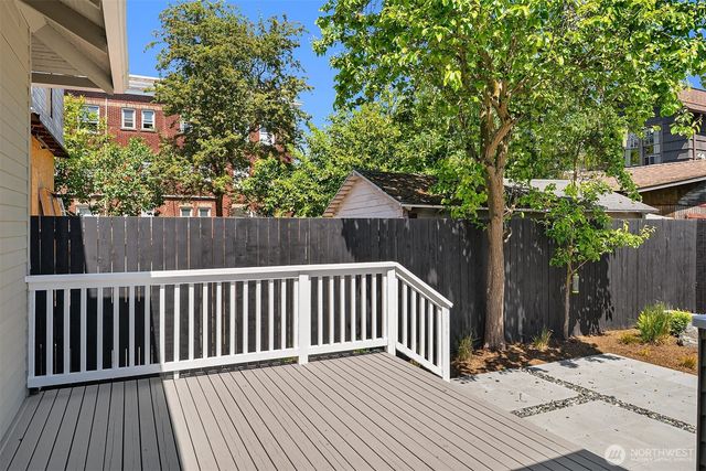 746 Broadway E, Seattle, WA 98102