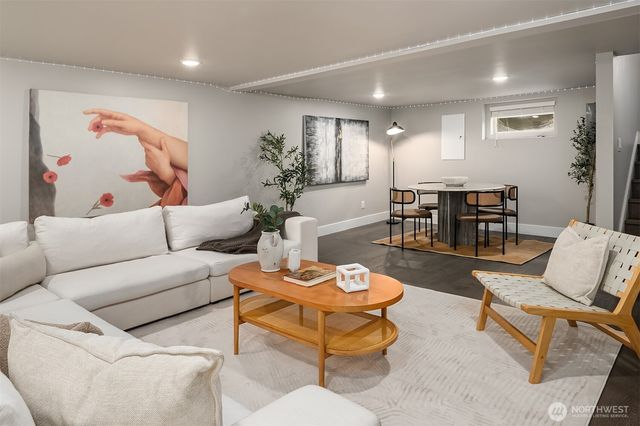 746 Broadway E, Seattle, WA 98102