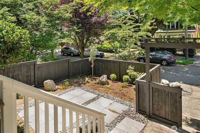 746 Broadway E, Seattle, WA 98102