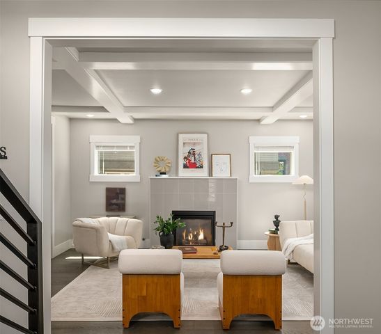 746 Broadway E, Seattle, WA 98102