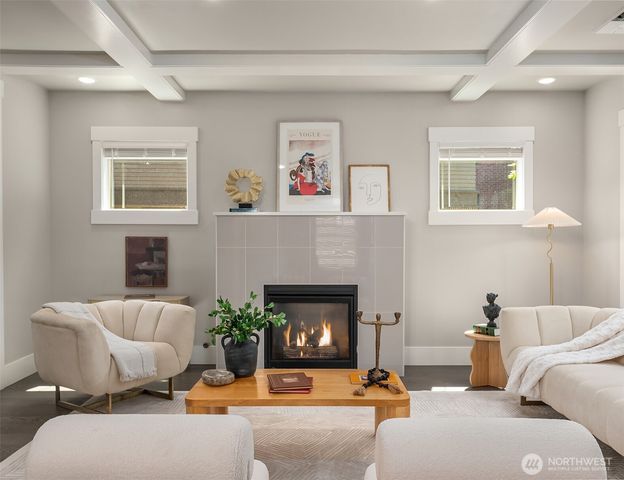 746 Broadway E, Seattle, WA 98102
