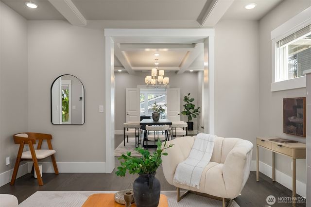 746 Broadway E, Seattle, WA 98102