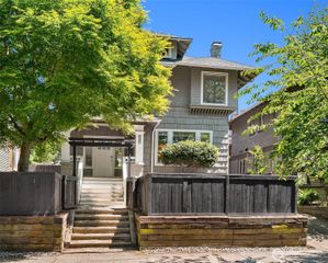 746 Broadway E, Seattle, WA 98102