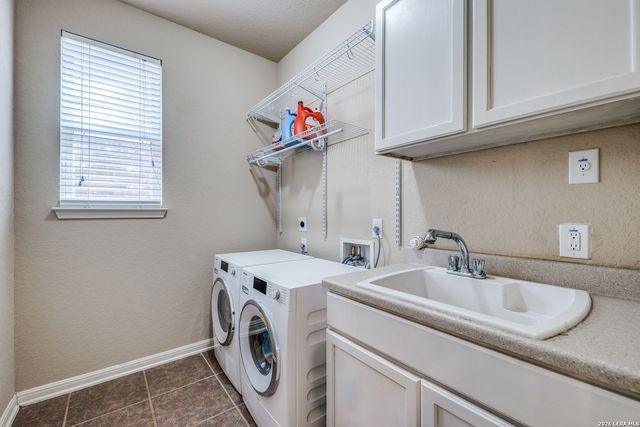 13118 Essen Frst, Helotes, TX 78023