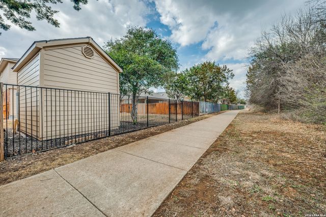 13118 Essen Frst, Helotes, TX 78023