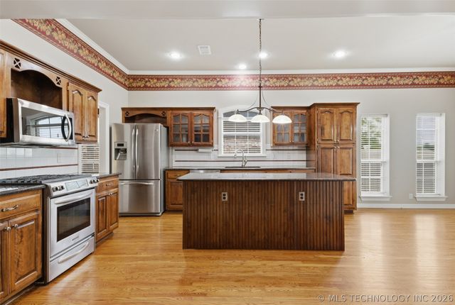 8926 N 130th East Avenue, Owasso, OK 74055