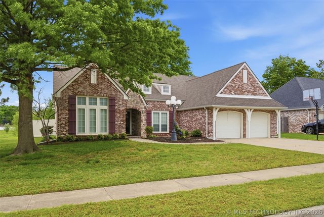8926 N 130th East Avenue, Owasso, OK 74055