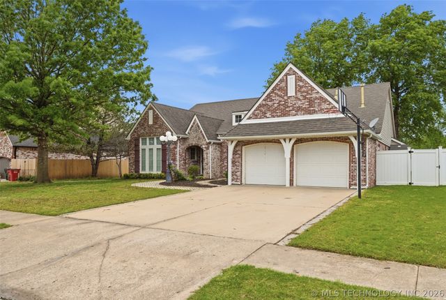 8926 N 130th East Avenue, Owasso, OK 74055