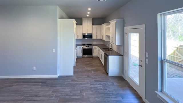 424 Remington Avenue, Jones, OK 73049