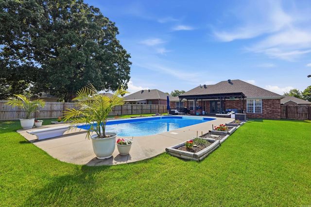 1630 Hosta, Conway, AR 72034