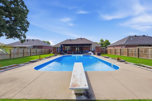 1630 Hosta, Conway, AR 72034
