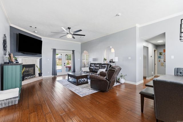 1630 Hosta, Conway, AR 72034