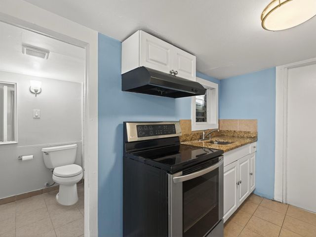 964 W Lakewood Road, West Palm Beach, FL 33405