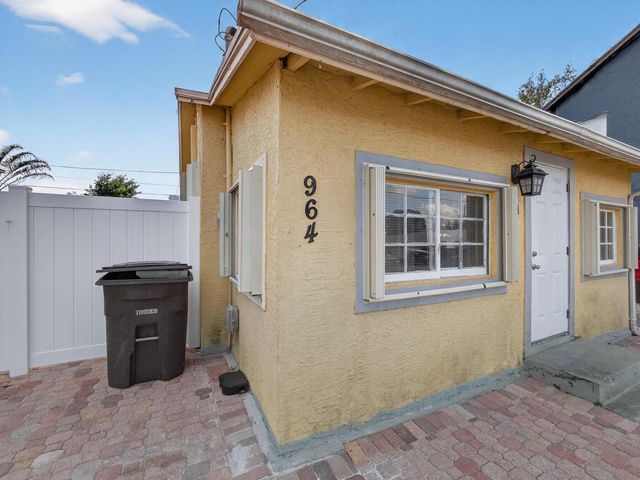 964 W Lakewood Road, West Palm Beach, FL 33405
