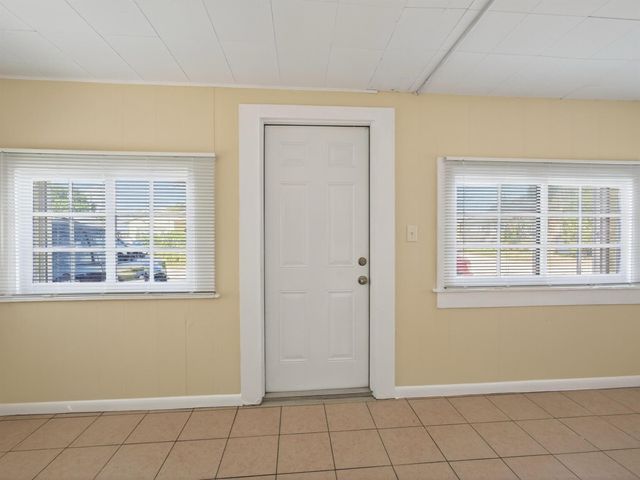 964 W Lakewood Road, West Palm Beach, FL 33405